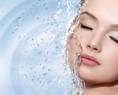脸部皮肤快速保湿补水 每日三个小妙招补充水分