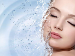脸部皮肤快速保湿补水 每日三个小妙招补充水分
